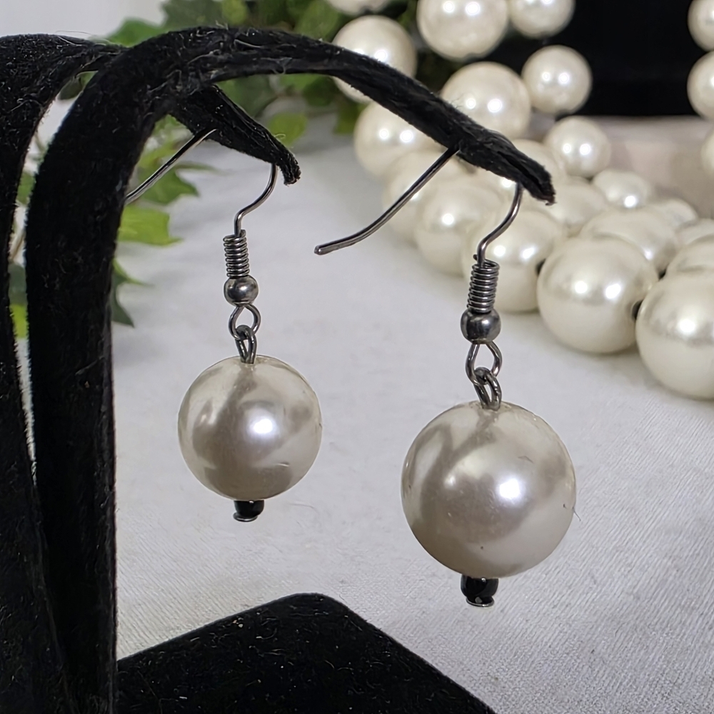 Large Statement Multi Strand Chunky Pearl Necklace and Earrings Set - Picture 14 of 15